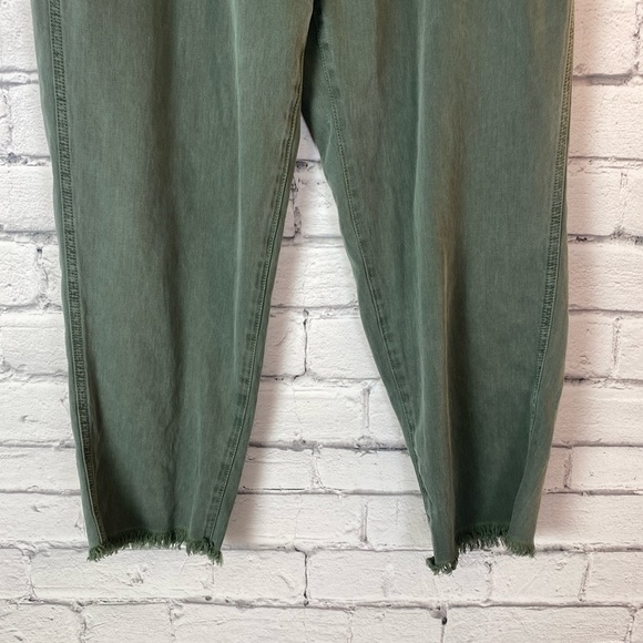 Aerie Womens Cropped Utility Pants Unfinished Hem Elastic Waist Size Medium EUC - Picture 3 of 7